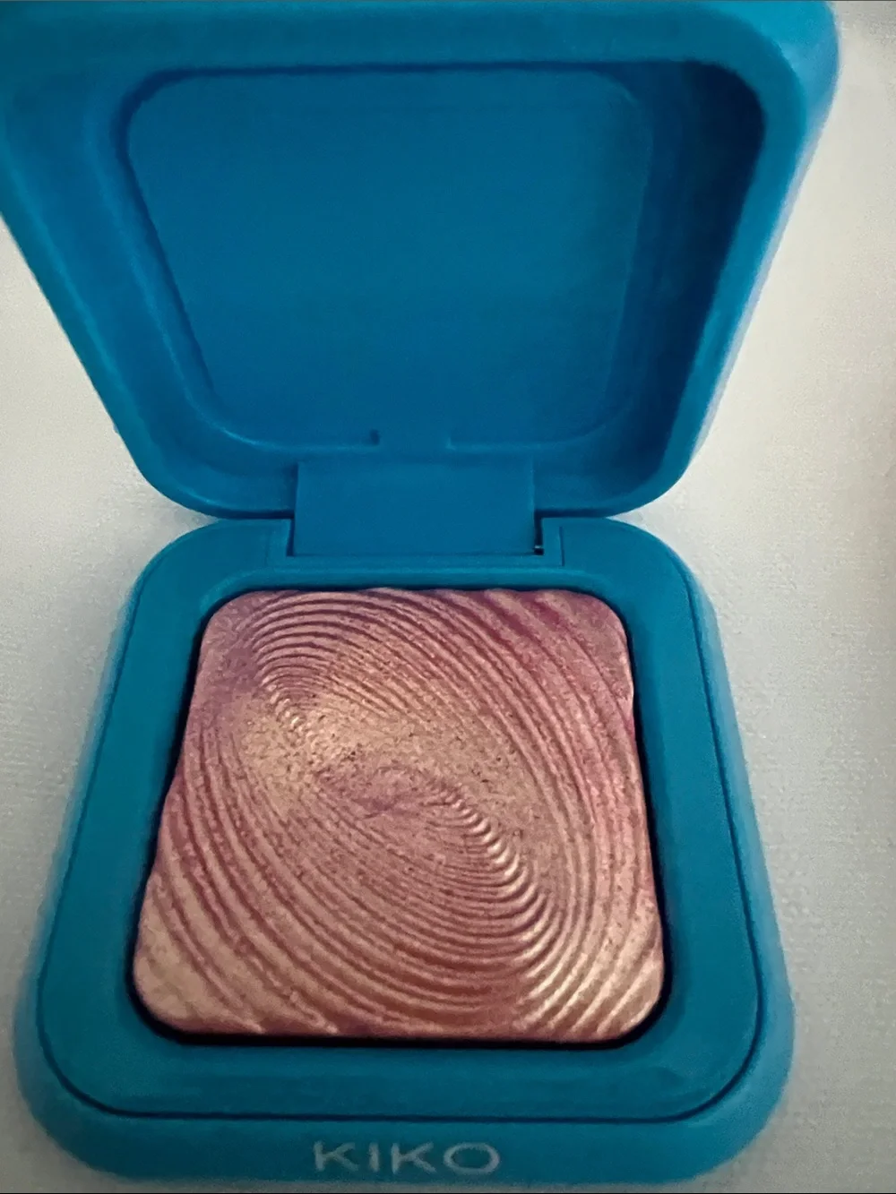 Kiko Milano - Are Hue Ready eyeliner 01 frosty vibes + eyeshadow 02 Lava Vision